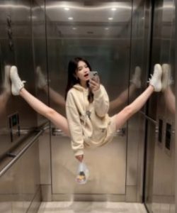 AI生成电梯一字马美女制作教程，条条流量上万，别再在外面被割韭菜了，全流程实操-全网第一网赚项目资源库-中赚网 & 中创网 & 冒泡网 & 福缘网 - 小本轻创业与优质加盟项目首选平台